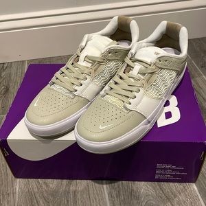 NEW! Nike ISHOD PRM white sneakers mens 8